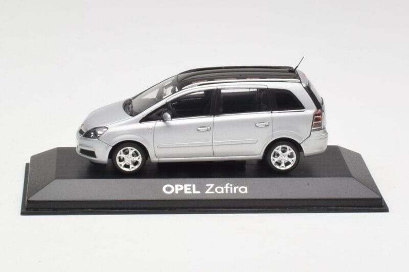 Opel Zafira B Ezüst Minichamps 1:43 1799109 Fém
