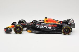 Oracle Red Bull Racing RB19 #1 M. Verstappen Winner Italian GP 2023 Minichamps 1:18 110231501 Fém – 3. kép a 6-ből