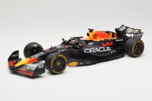 Oracle Red Bull Racing RB19 #1 M. Verstappen Winner Italian GP 2023 Minichamps 1:18 110231501 Fém