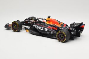 Oracle Red Bull Racing RB19 #1 M. Verstappen Winner Italian GP 2023 Minichamps 1:18 110231501 Fém – 5. kép a 6-ből