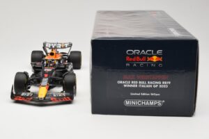 Oracle Red Bull Racing RB19 #1 M. Verstappen Winner Italian GP 2023 Minichamps 1:18 110231501 Fém – 6. kép a 6-ből