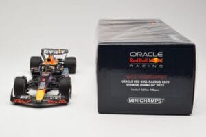 Oracle Red Bull Racing RB19 #1 M. Verstappen Winner Miami GP 2023 Minichamps 1:18 110230501 Fém – 6. kép a 6-ből