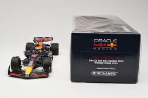Red Bull Racing RB20 #1 M. Verstappen Winner China GP 2024 Minichamps 1:18 110240501 Fém – 6. kép a 6-ből