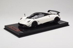 Pagani Huayra BC White Metallic Yy Model 1:18 REMC025 Gyanta – 2. kép a 7-ből