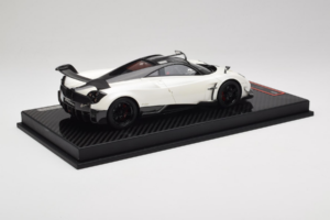 Pagani Huayra BC White Metallic Yy Model 1:18 REMC025 Gyanta – 3. kép a 7-ből