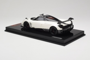Pagani Huayra BC White Metallic Yy Model 1:18 REMC025 Gyanta – 5. kép a 7-ből