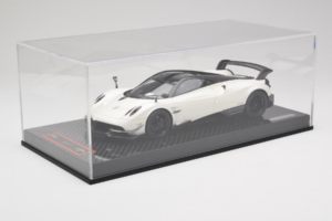 Pagani Huayra BC White Metallic Yy Model 1:18 REMC025 Gyanta – 6. kép a 7-ből