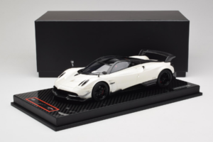 Pagani Huayra BC White Metallic Yy Model 1:18 REMC025 Gyanta – 7. kép a 7-ből