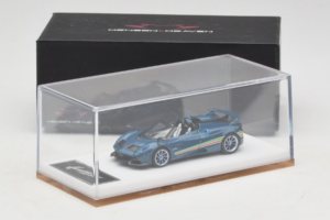 Pagani Huayra Tricolore Roadster Kék Henson & Heaven 1:64 PHTRB01 Gyanta – 7. kép a 8-ből