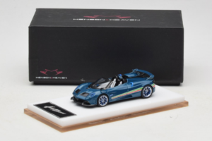 Pagani Huayra Tricolore Roadster Kék Henson & Heaven 1:64 PHTRB01 Gyanta – 8. kép a 8-ből