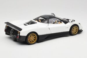 Pagani Zonda F Fehér Mondo Motors 1:18 157655 Fém – 3. kép a 8-ből