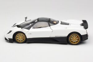 Pagani Zonda F Fehér Mondo Motors 1:18 157655 Fém – 4. kép a 8-ből