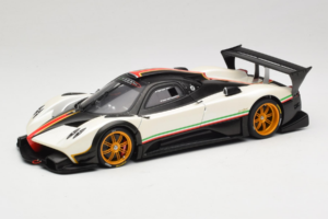 Pagani Zonda R Revolucion Fehér AUTOart 1:18 78262 Fém