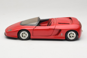 Pininfarina Mythos Piros Revell 1:18 8806 Fém – 4. kép a 8-ből