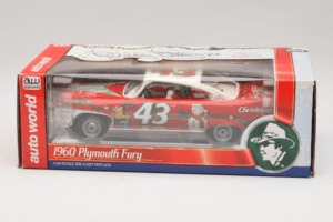 Plymouth Fury #43 R. Petty NASCAR 1960 Auto World 1:24 AW24003/06 Fém