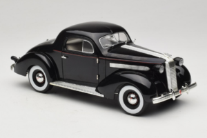 Pontiac Deluxe Fekete Signature Models 1:18 18106 Fém – 6. kép a 8-ből