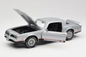 Pontiac Firebird Formula Ezüst ERTL 1:18 33514 Fém – 2. kép a 8-ből