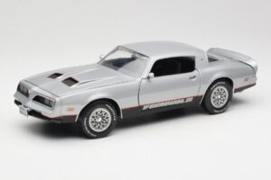 Pontiac Firebird Formula Ezüst ERTL 1:18 33514 Fém