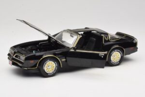 Pontiac Firebird Trans Am SE Smokey and the Bandit Joyride 1:18 33121 Fém – 2. kép a 8-ből