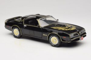 Pontiac Firebird Trans Am SE Smokey and the Bandit Joyride 1:18 33121 Fém – 6. kép a 8-ből