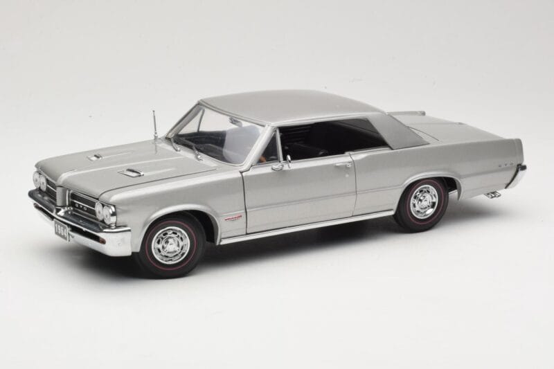 Pontiac GTO Ezüst Sun Star 1:18 1821 Fém