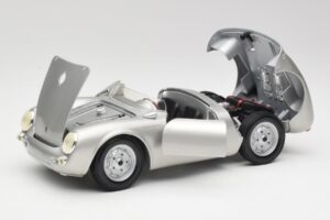 Porsche 550 A Spyder Ezüst Maisto 1:18 50314 Fém – 2. kép a 8-ből