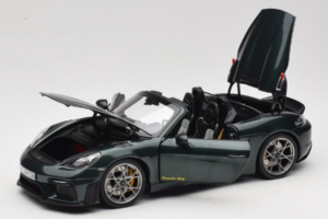 Porsche 718 Spyder RS Weissach Pack Forest Green Norev 1:18 187272 Fém – 2. kép a 8-ből