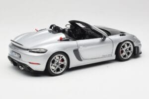 Porsche 718 Spyder RS Weissach Pack GT-Silver Metallic Norev 1:18 187270 Fém – 3. kép a 8-ből
