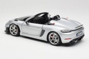 Porsche 718 Spyder RS Weissach Pack GT-Silver Metallic Norev 1:18 187270 Fém – 7. kép a 8-ből