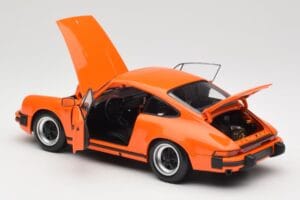Porsche 911 930 Carrera 3.2 Signal Orange Minichamps 1:18 100063025 Fém – 5. kép a 8-ből