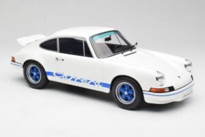 Porsche 911 2.7 RS Grand Prix Fehér GT Spirit 1:12 GT921 Gyanta – 4. kép a 6-ből