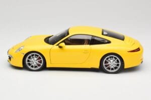 Porsche 911 991 Carrera S Racing Yellow Minichamps 1:18 100061021 Fém – 4. kép a 8-ből