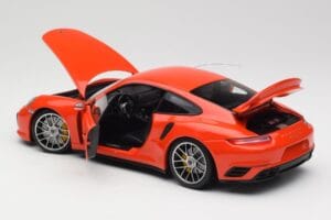 Porsche 911 991 Turbo S Lava Orange Minichamps 1:18 110067120 Fém – 5. kép a 8-ből