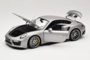 Porsche 911 991 Turbo S Ezüst Minichamps 1:18 113067126 Fém – 2. kép a 8-ből