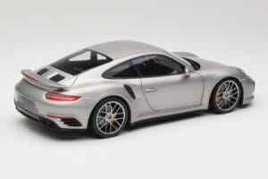 Porsche 911 991 Turbo S Ezüst Minichamps 1:18 113067126 Fém – 3. kép a 8-ből