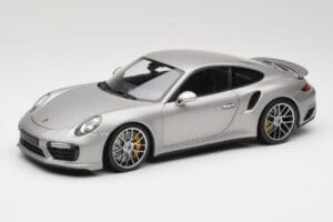 Porsche 911 991 Turbo S Ezüst Minichamps 1:18 113067126 Fém
