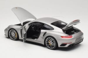 Porsche 911 991 Turbo S Ezüst Minichamps 1:18 113067126 Fém – 5. kép a 8-ből