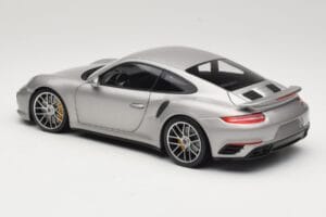 Porsche 911 991 Turbo S Ezüst Minichamps 1:18 113067126 Fém – 7. kép a 8-ből