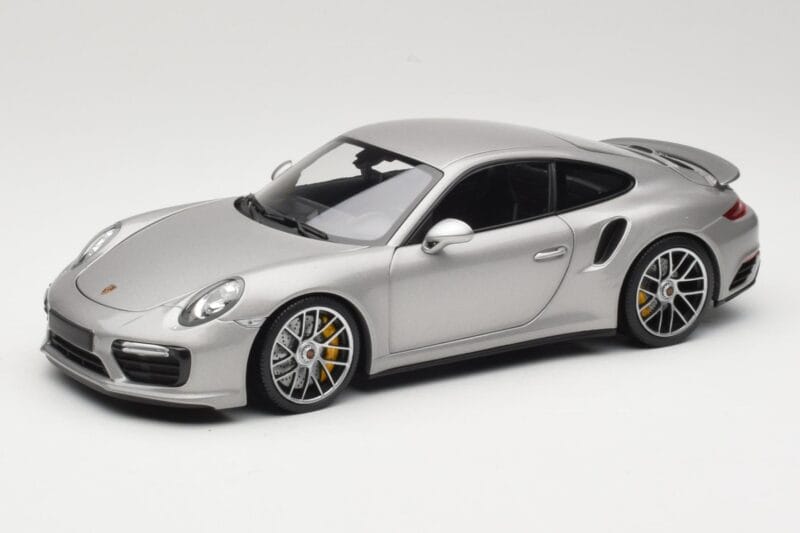 Porsche 911 991 Turbo S Ezüst Minichamps 1:18 113067126 Fém