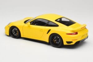 Porsche 911 991 Turbo S Sárga Fekete Felnikkel Minichamps 1:18 110062321 Fém – 7. kép a 8-ből