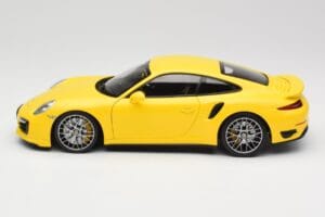 Porsche 911 991 Turbo S Sárga Ezüst Felnikkel Minichamps 1:18 110062322 Fém – 4. kép a 8-ből