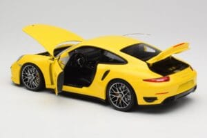 Porsche 911 991 Turbo S Sárga Ezüst Felnikkel Minichamps 1:18 110062322 Fém – 7. kép a 8-ből