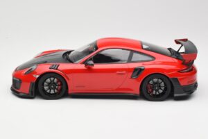 Porsche 911 GT2 RS 991.2 Piros Fekete Felnik Minichamps 1:18 155068307 Fém – 3. kép a 6-ből