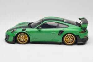 Porsche 911 991.2 GT2 RS Weissach Package British Racing Zöld & Arany Felnik Minichamps 1:18 153068318 Fém – 3. kép a 6-ből