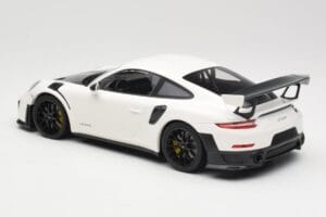 Porsche 911 991.2 GT2 RS Fehér Fekete Felnikkel Minichamps 1:18 155068310 Fém – 5. kép a 6-ből