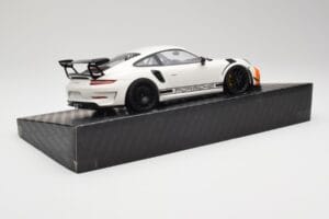 Porsche 911 991.2 GT3 RS Manthey Racing Fehér & Kék & Narancssárga Minichamps 1:18 MR-911-GT3RS-1805 Fém – 3. kép a 6-ből