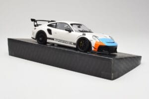 Porsche 911 991.2 GT3 RS Manthey Racing Fehér & Kék & Narancssárga Minichamps 1:18 MR-911-GT3RS-1805 Fém – 4. kép a 6-ből