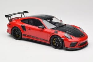 Porsche 911 991.2 GT3 RS Weissach Package Guards Red Fekete Felnik Minichamps 1:18 153068223 Fém – 4. kép a 6-ből