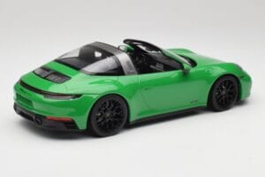 Porsche 911 991.2 Targa 4 GTS British Racing Zöld Minichamps 1:18 155061065 Fém – 2. kép a 6-ből