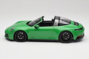 Porsche 911 991.2 Targa 4 GTS British Racing Zöld Minichamps 1:18 155061065 Fém – 3. kép a 6-ből